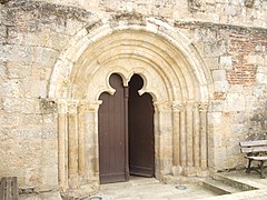 Le porche de l'église.