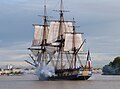 L'Hermione tire au canon