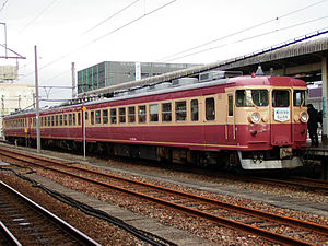 富山駅に停車中の岩瀬浜行き