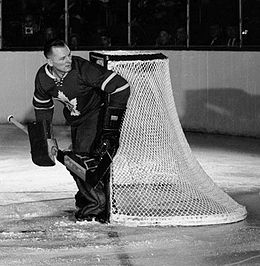 Description de l'image Johnny Bower in goal.jpg.