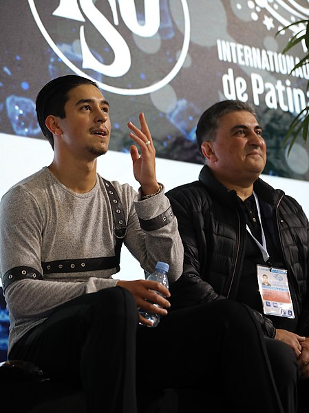 File:2019 Internationaux de France Friday men SP group 1 Daniel SAMOHIN 8D9A3467.jpg