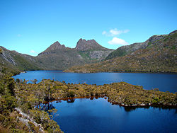 Cradle Mountain achter het Dove Lake