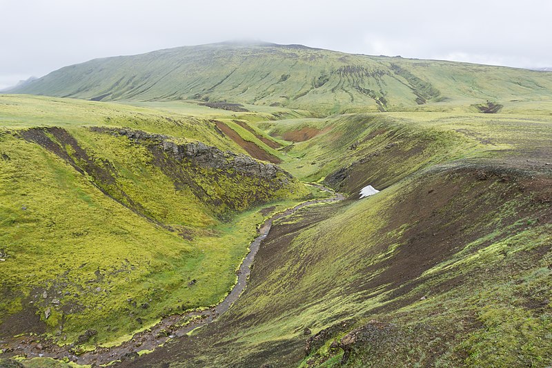 File:Laugavegur hiking trail, Iceland 11.jpg