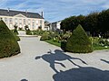 La Métamorphose de Neptune le jardin et la mairie.