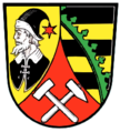 Interzato in mantello ritondato: il 1° d'oro, il 2° fasciato di nero e d'oro, il 3° di rosso (stemma di Stockheim, Germania)