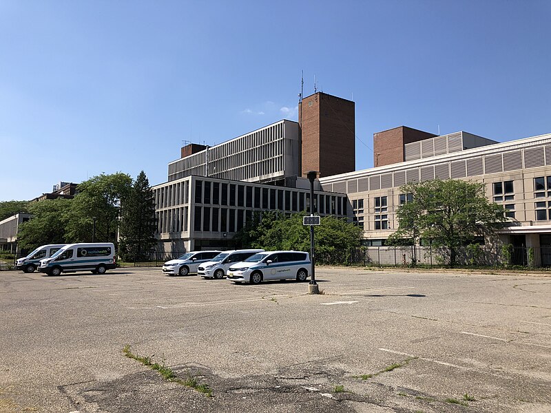 File:2022-06-26 15 53 23 View of the front of the abandoned Mercer Medical Center along Bellevue Avenue in Trenton, Mercer County, New Jersey.jpg