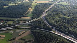 Letecký záběr na dálniční křižovatku Heidelberg ve směru na jihozápad.