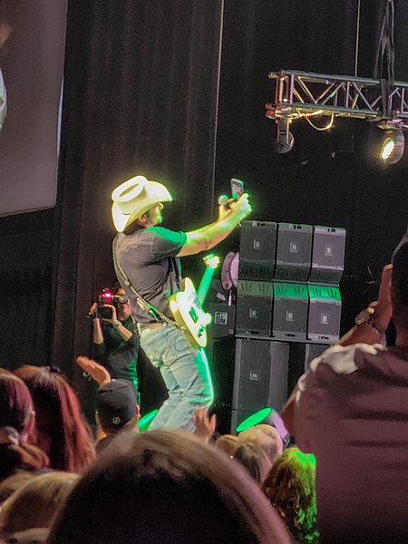 File:Brad Paisley performing at Caesars Windsor, 2022-05-29 07.jpg