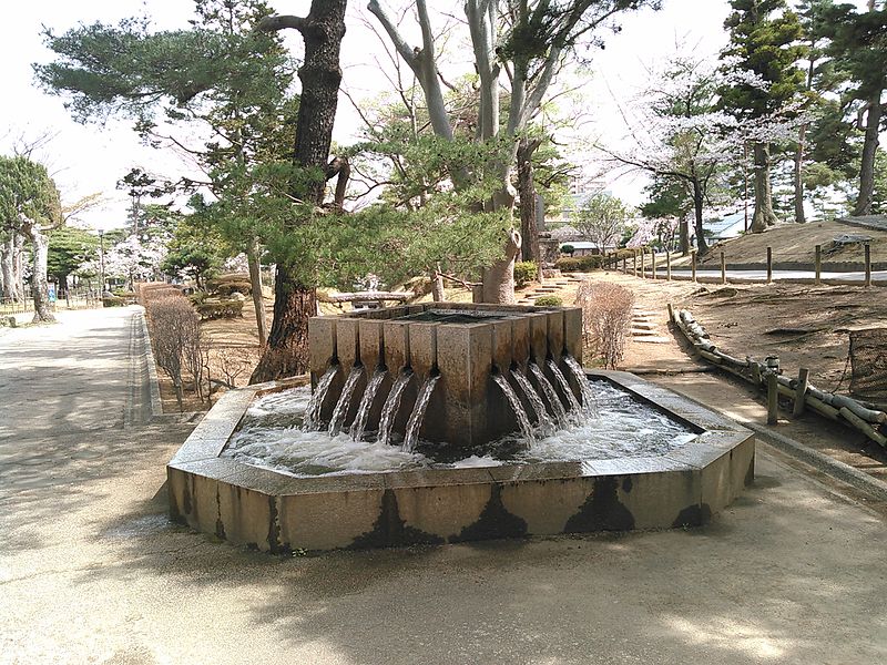 File:麓山公園 分水オブジェ.jpg