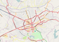 Mapa konturowa Tirany, w centrum znajduje się punkt z opisem „Grobowiec Kaplana Paszy”