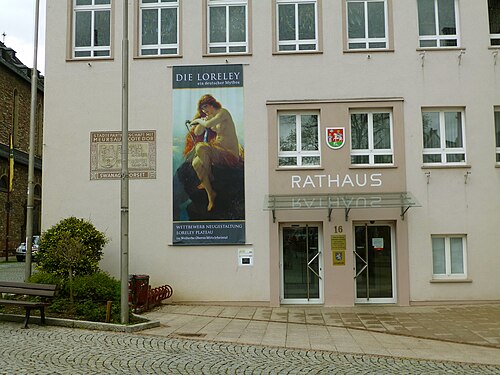 In 2016 at Rüdesheim am Rhine, 'Ein Deutscher Mythos, painting image to be identified.