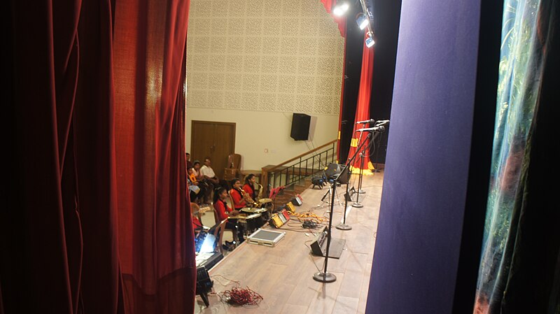 File:Konkani Tiatr -- Sammy Tavares' play at the Candolim (Dando) airconditioned hall June 2023. 31.jpg