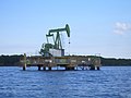 Tiefpumpenantrieb auf einer Plattform im Lac de Biscarrosse et de Parentis in Aquitanien, Frankreich