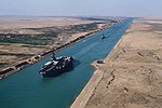 USS America (CV-66), un portaaviones estadounidense en el Canal de Suez