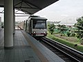 Tren model buatan Adztran yang mengunakan pola seragam asal STAR-LRT tiba di stasiun LRT Kota Danau Selatan.