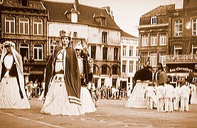 Los gigantes de Ath en la Grand Place de Mons en 1976.