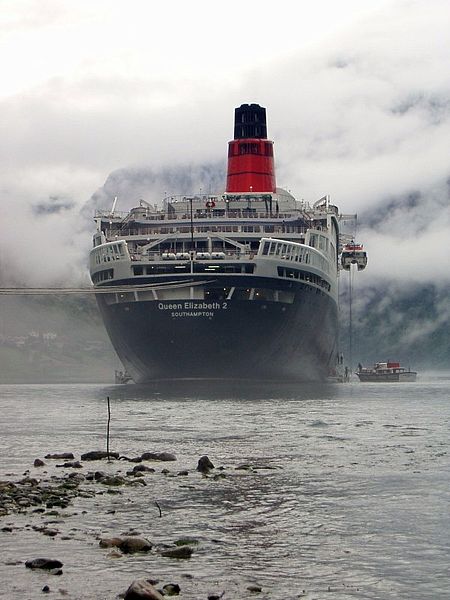 File:QE2 Geiranger Fjord Norwegen.jpg