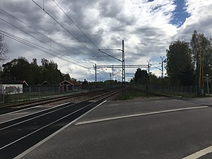 Gränsen mellan stadsdelarna Strömsbro och Stigslund i Gävle där Ostkustbanan skiljs från Norra stambanan (Gävle–Ockelbo Järnväg) mitt på en järnvägsövergång.