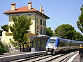 La gare de Sausset-les-Pins, style typique de la ligne.