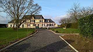 Maison de maître, derrière l'église.