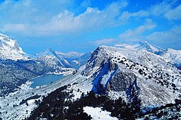 Snötäckt Serra de Tramuntana under vintern