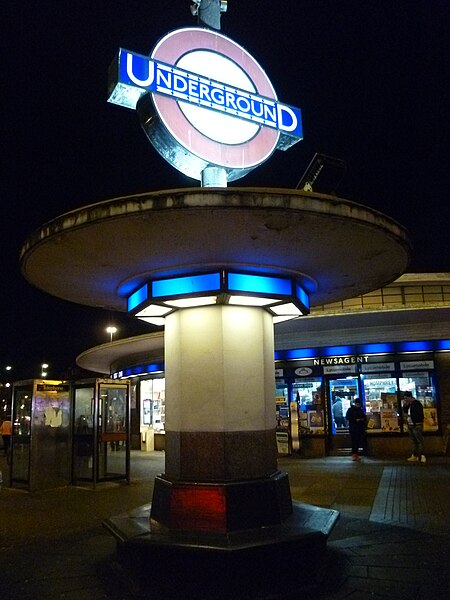 File:Southgate underground station at night 05.jpg