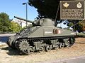 Kanadischer Sherman-Panzer des 12th Canadian Armoured Regiment auf dem Soldatenfriedhof bei Ortona