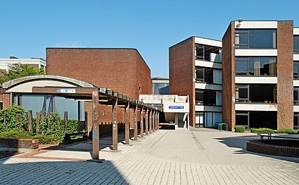 Galerie couverte menant aux auditoires Sainte-Barbe.