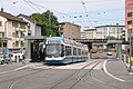 Cobra-Tram Linie 2 in der Haltestelle Farbhof (2020)