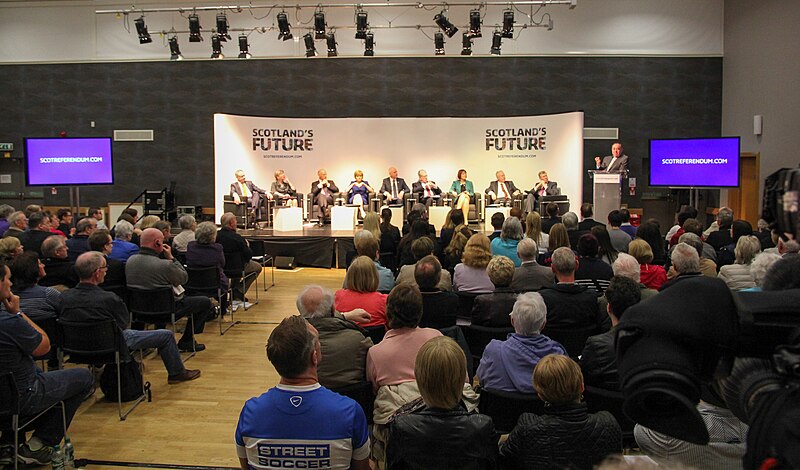 File:Public Discussion in Rutherglen (14283321725).jpg