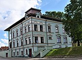 Gebäude an der Hafenpromenade