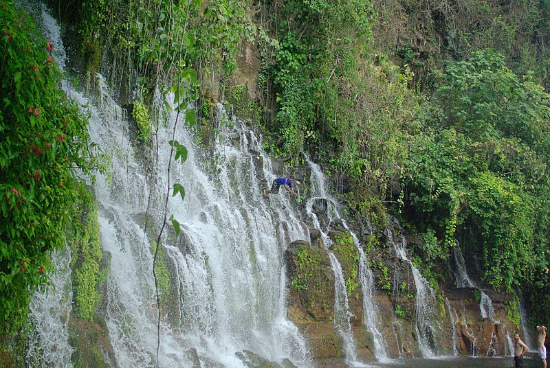 File:Chorros de la caldera.jpg