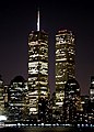 Das alte World Trade Center im Juli 2001 bei Nacht