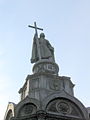 Il-monument lil San Volodymyr, il-Battista tar-Rus', li jagħti ħarsa mill-Għolja ta' San Vladimir il-panorama xeniċi tax-xatt tax-xellug ta' Dniepr huwa wieħed mis-simboli ta' Kiev, spiss muri f'pitturi u xogħlijiet fotografiċi tal-belt.