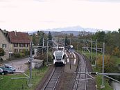 Eine haltende S 35 in Gunters­hausen, im Hintergrund Alpstein mit Säntis