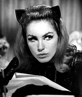 Julie Newmar in haar rol als Catwoman in Batman (1966).