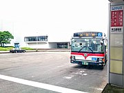 バス停の名称は「市立劇場前｣（Nagaoka City Theater）