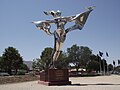 Estatua por la Paz Mundial, conmemorativa del rescate, instalada en Copiapó.