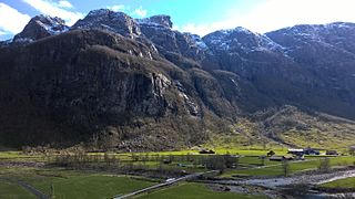 Frafjorddalen med Aksla