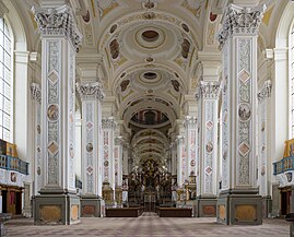 La abacial iglesia barroca de Schöntal, Alemania, es una iglesia de salón con tres naves que alcanzan la misma altura.