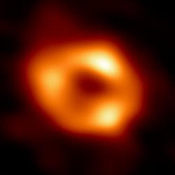 Sagittarius A* a galaxis középpontjában (az Eseményhorizont Távcső felvétele)