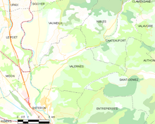 Carte élémentaire montrant les limites de la commune, les communes voisines, les zones de végétation et les routes