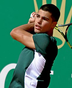 Carlos Alcaraz, el ganador de los singles masculinos de 2023. Fue su segundo título Grand Slam y su primer título de Wimbledon.