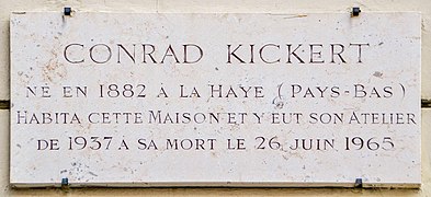 Plaque au no 33 : plaque en hommage à Conrad Kickert.