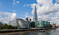 L'hôtel de ville de Londres et More London au premier plan, avec The Shard à l'arrière.