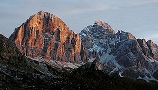 L'effet de l'alpenglow sur les Tofane.