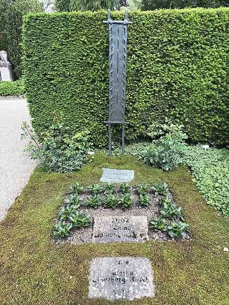 File:Grab von Leopold Lindtberg, Friedhof Enzenbühl, Zürich.jpg