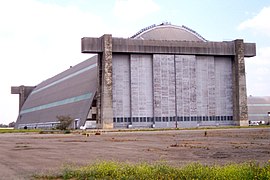 Hangar No. 2 de principis del 1942, amb una longitud de 292 m i 192 m d'altura.[3]