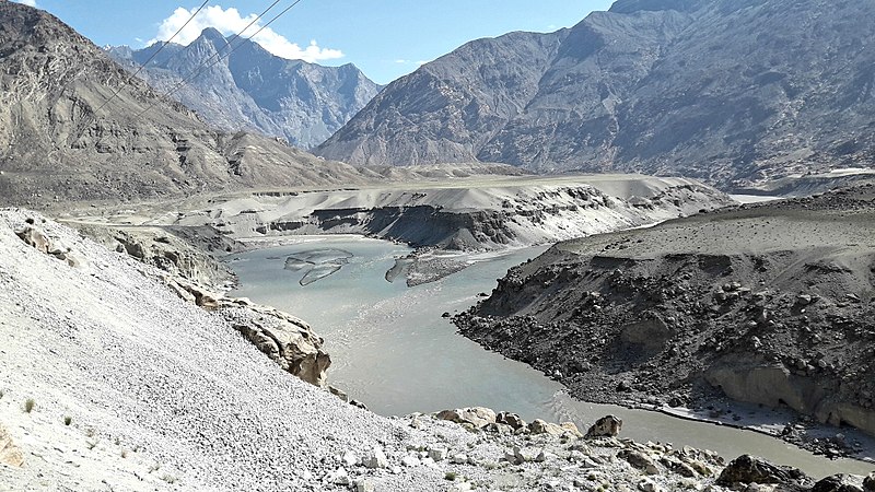 File:3 Mighties meet & Western arm of a great river forms.jpg