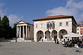 Temple d'Auguste et Ancien Capitole.